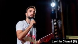 Liviu Romanescu, directorul Ideo Ideis, pe scena Galei de deschidere