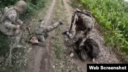 Украинские ССО встречают принудительно мобилизованных в ОРДЛО, которые решили сложить оружие 