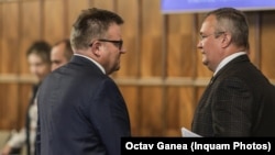 Ministrul Muncii, Marius Budăi, și prim-ministrul României, Nicolae Ciucă, la ședința de Guvern din 26 august 2022.