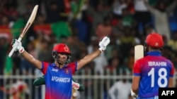 تصویر آٰرشیف: دو تن از اعضای تیم ملی کریکت افغانستان 