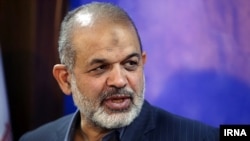 احمد وحیدی وزیر داخلۀ ایران هشدار داده است که اخراج پناهنده‌گان بدون مدرک در ایران در دستور کار این نهاد قرار دارد.