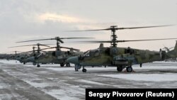 Mai multe postări de pe rețelele de socializare ruse ale rudelor unor soldați ruși întăresc dovezile prezenței armatei ruse în apropierea Ucrainei.