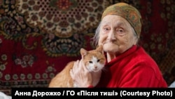 Галина Осташ ‒ героїня документального фільму «Безголосся». У дитинстві була свідком масового розстрілу євреїв в урочищі Гринів на околиці Турки. Фото Анни Дорожко, надано ГО «Після тиші»