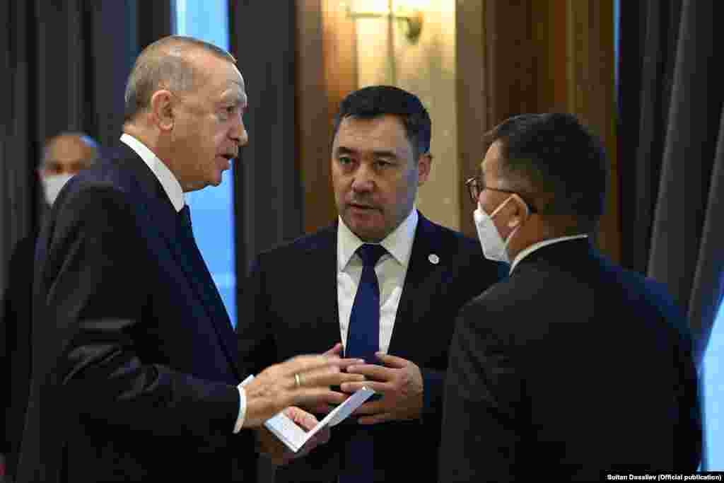 Садыр Жапаров Түркиянын президенти Режеп Тайып Эрдоган менен. 2021-жыл.