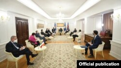 Šefovi kosovskih institucija tokom sastanka sa zvaničnicima Kvinte i Kancelarije Evropske unije na Kosovu.