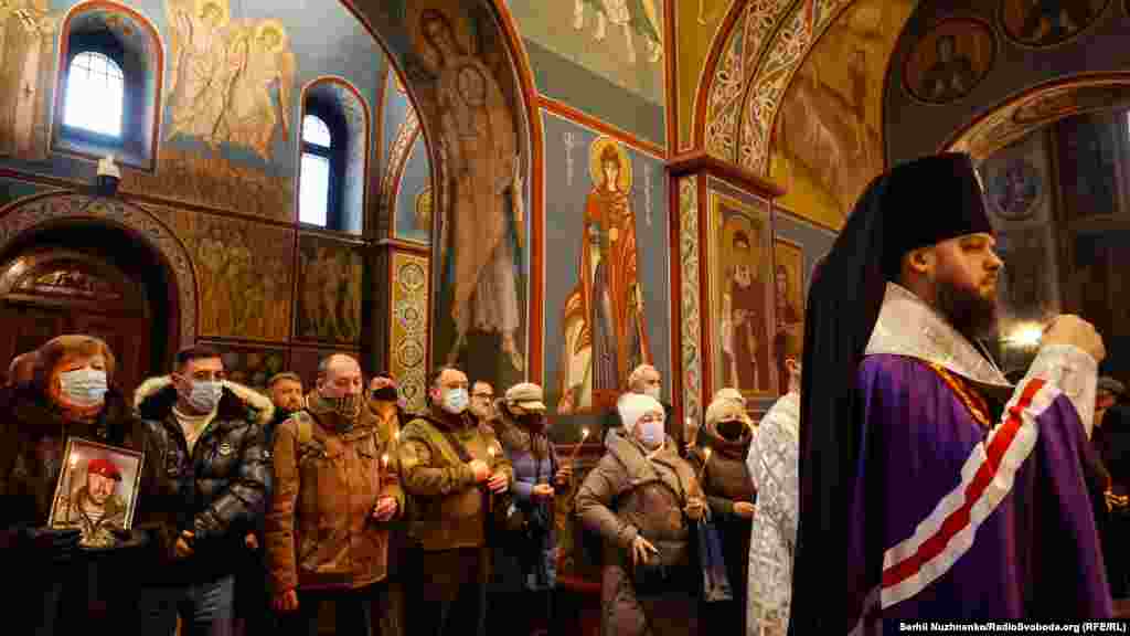 Традиційно, вже шостий рік, з ініціативи громадського об'єднання &laquo;Серця кіборгів&raquo; 21 січня в Михайлівському Золотоверхому соборі ПЦУ відбулася панахида в пам'ять про загиблих &laquo;кіборгів&raquo; і всіх загиблих учасників бойових дій, які ціною свого життя відстоювали територіальну цілісність України