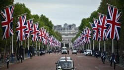 Doliu în Regatul Unit. Mii de persoane așteaptă să-i aducă un ultim omagiu Reginei Elisabeta a II-a