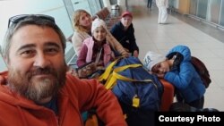 Раушан Вәлиуллин гаиләсе белән Казан һава аланында