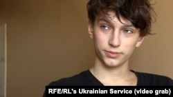 „Printr-o minune, am scăpat cu viață și mă aflu într-un spital unde oamenii au grijă de mine și mă hrănesc”, a povestit Andrei.