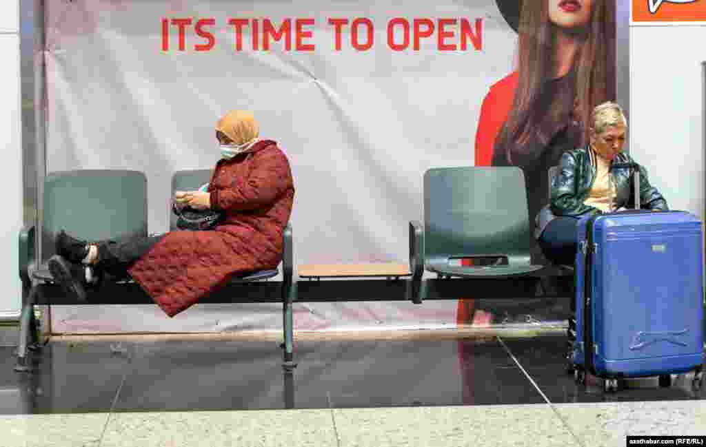 Diwardaky ýazgyda "Bu açmagyň wagty" diýilýär.