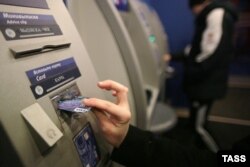 VISA și Mastercard și-au suspendat operațiunile în Rusia.