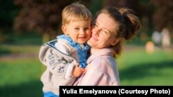 Юлия Емельянова уулу менен.