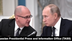 Заступник голови адміністрації президента Росії Сергій Кирієнко (л) і російський лідер Володимир Путін, архівне фото