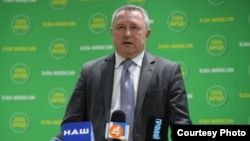 До того, як стати депутом, Андрій Костін був співвласником адвокатської компанії «Право» та заступником голови Ради адвокатів Одеської області