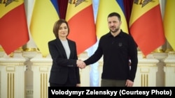 Volodimir Zelenski, președintele Ucrainei, și Maia Sandu, președinta Republicii Moldova, într-o întâlnire bilaterală la Kiev, 25 decembrie 2025.