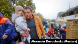 Exodul: Evacuarea locuitorilor din orașul Herson ocupat de ruși