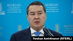 Қазақстан премьер-министрі Әлихан Смайлов Мәжілісте. Астана, 19 қазан, 2022 жыл