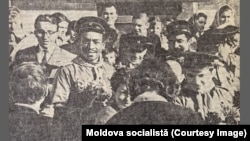 Tinerii cubanezi la întâlnirea cu elevii școlii nr. 1 din Strășeni, 1962