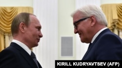 În 2016, Vladimir Putin îl primea la Kremlin pe ministrul de Externe de la acea vreme al Germaniei, Frank-Walter Steinmeier, devenit între timp președinte. 