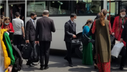  Türkmenistanda COVID ýagdaýlary köpelýär, lukmanlar onuň ‘ýeňil geçýändigini’ aýdýar