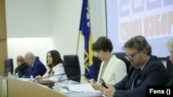 Članovi Centralne izborne komisije BiH na konferenciji za medije u Sarajevu nakon raspisivanja općih izbora, 4. 5. 2022.