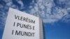 Në Kosovë, gjatë vitit 2022, është protestuar disa herë për rritje të pagave. Sipas Agjencisë së Statistikave në vend, paga mesatare bruto ka qenë rreth 480 euro.