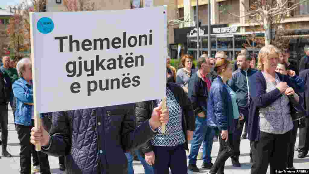 Një nga kërkesat e protestuesve ishte themelimi i gjykatës së punës.&nbsp;
