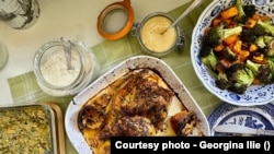 Toate produsele sunt cumpărate în cantități clare tocmai pentru a preveni aruncarea mâncării la gunoi.