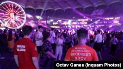 La festivalul Saga de la București, ce a avut loc în iunie 2022, un tânăr care a consumat droguri a murit. Serviciile medicale intervin frecvent la astfel de evenimente pentru a-i prelua pe tinerii care consumă stupefiante. 