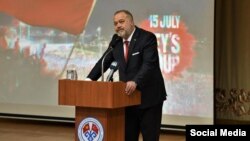 Түркиянын элчиси Ахмет Садык Доган Кыргыз-Түрк “Манас” университетинде өткөн семинарда сүйлөп жатат. 31-май, 2022-жыл.