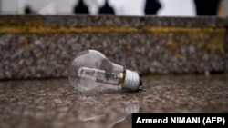 Një poç elektrik gjatë një proteste në Prishtinë kundër shtrenjtimit të rrymës. Fotografi nga arkivi.