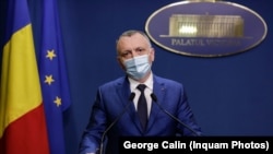 Ministrul Sorin Cîmpeanu spune că în cele două săptămâni de vacanță fortață, școlile private pot organiza cursuri online sau pot da vacanță elevilor