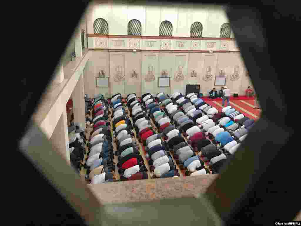 "Ақмешіт" мешітіндегі намаз.&nbsp;