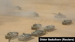 Учения с участием военных России, Узбекистана и Таджикистана на полигоне близ таджикско-афганской границы. 10 августа 2021 года