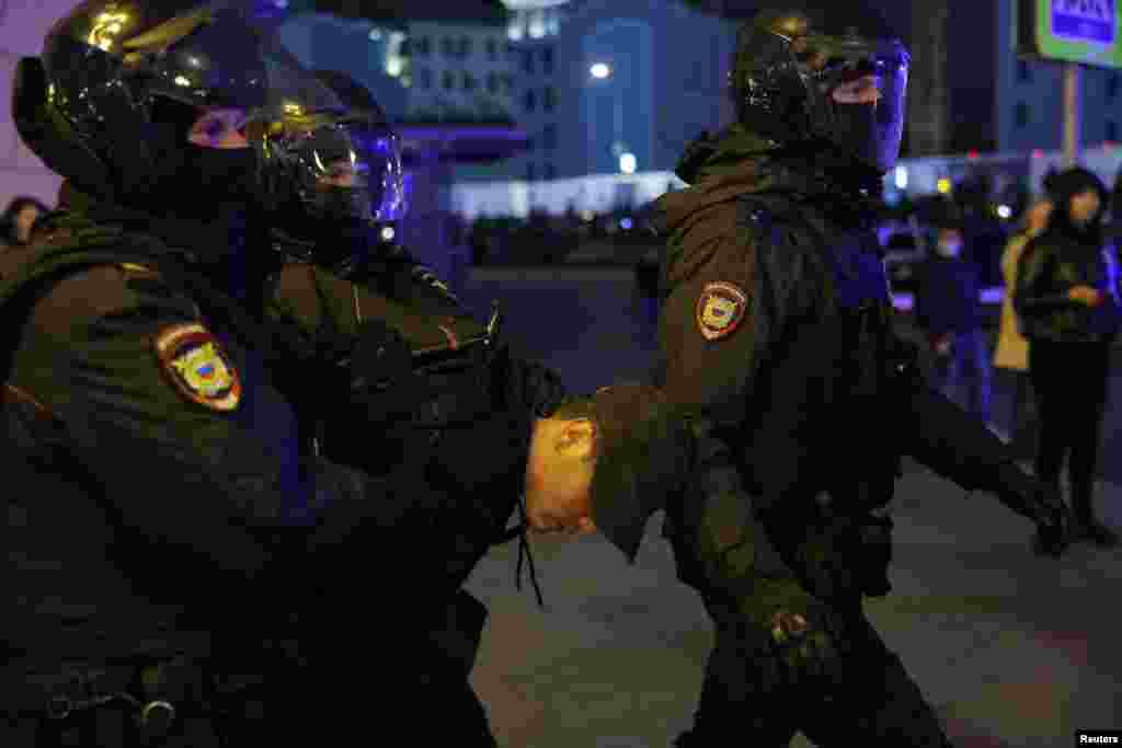 Ресей ішкі істер министрлігі "өте аз адам қатысқан" "заңсыз митингінің алдын алдық" деп есеп берді.&nbsp;