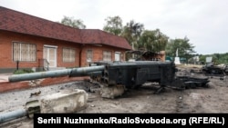 Залишки російської важкої вогнеметної системи «Солнцепек» на вулицях звільненого Ізюма, вересень 2022 року