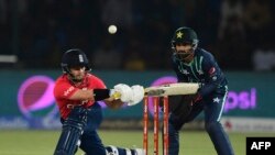 تصویر آرشیف: گوشه یی از یک بازی تیم های کریکت پاکستان و انگلستان 