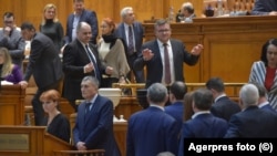Parlamentul a votat o lege controversată care îi scapă pe șefii de instituții, inclusiv pe primari, de la plata amenzilor din propriul buzunar.