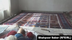 قالین متنوع دست باف بیشتر توسط زنان در ولایت هرات بافته میشود