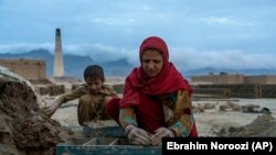 بسیاری از دختران آرزو های بلندی برای آینده داشته انذد که با مسدود ماندن مکاتب دخترانه همه به یاس مبدل گردیده است