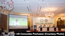 د امریکا سفارت په پاکستان کې له زده کوونکو سره په بیلابېلو پروژو کې مرسته کوي: انځور له ارشیفه 