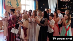 Випускники 2021 року в окупованому Донецьку 