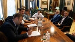 Під час зустрічі президента України Володимира Зеленського з олігархом Ігорем Коломойським (на фото другий із правого боку) в Офісі президента. Київ, 10 вересня 2019 року