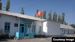 Сузактагы 1908-жылы курулган мектеп.