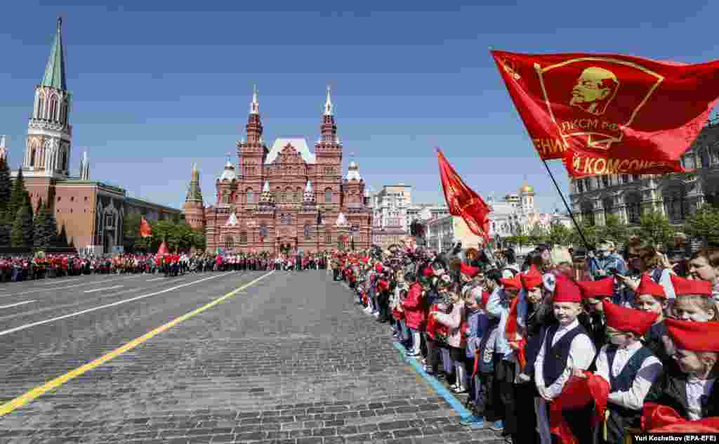 The May 22 ceremony on Red Square The emerging Russian youth groups appear to have caught the eye of another Soviet-era authoritarian. On May 20, Belarusian leader Alyaksandr Lukashenka told the media that his country's state-backed youth movements "should be ubiquitous and cover all youth groups, including young people living in the countryside, students, young workers, and so on, like it was in the times of the Komsomol (Soviet-era youth group).&rdquo;