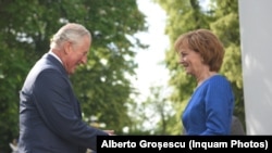 În timpul vizitei din 2018, Charles a fost primit de Majestatea Sa Margareta, Custodele Coroanei Române si de Principele Radu la Palatul Elisabeta.