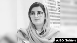 افغانان وايي پولیسو فرشته سدید حاجي کیمپ ته انتقال کړې ده - پخوانی انځور.