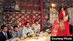 Актан Арым Кубаттын "Свет аке" тасмасынан бир көрүнүш.