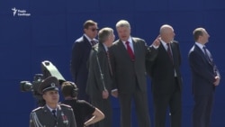 Військовий парад у Києві символізує рух до НАТО – Порошенко (відео)