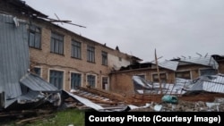 Кыргызстандагы мектептердин бири.